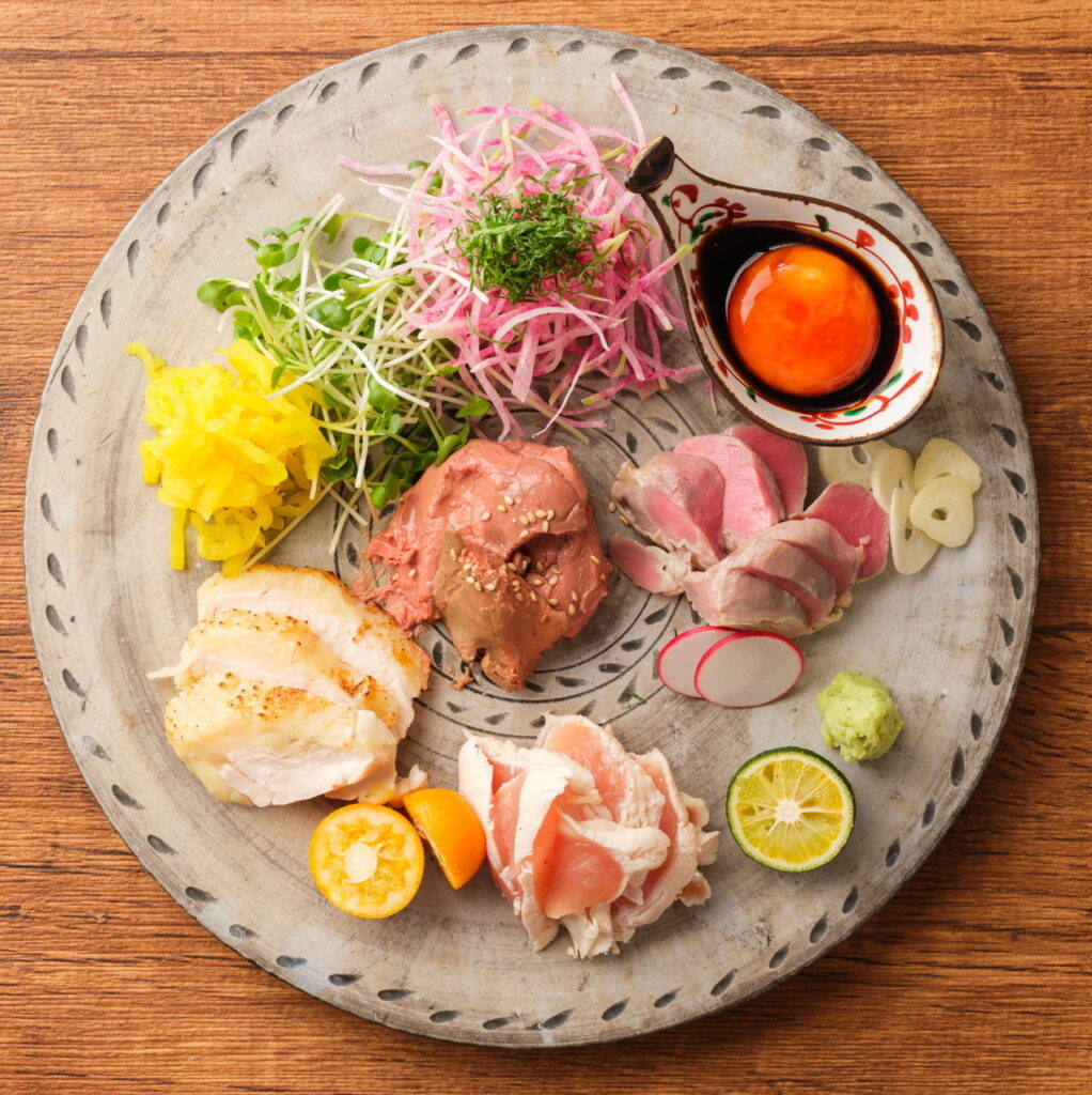 名物「地鶏の鶏刺し付き」大人が喜ぶ。プレミアム宴会コース